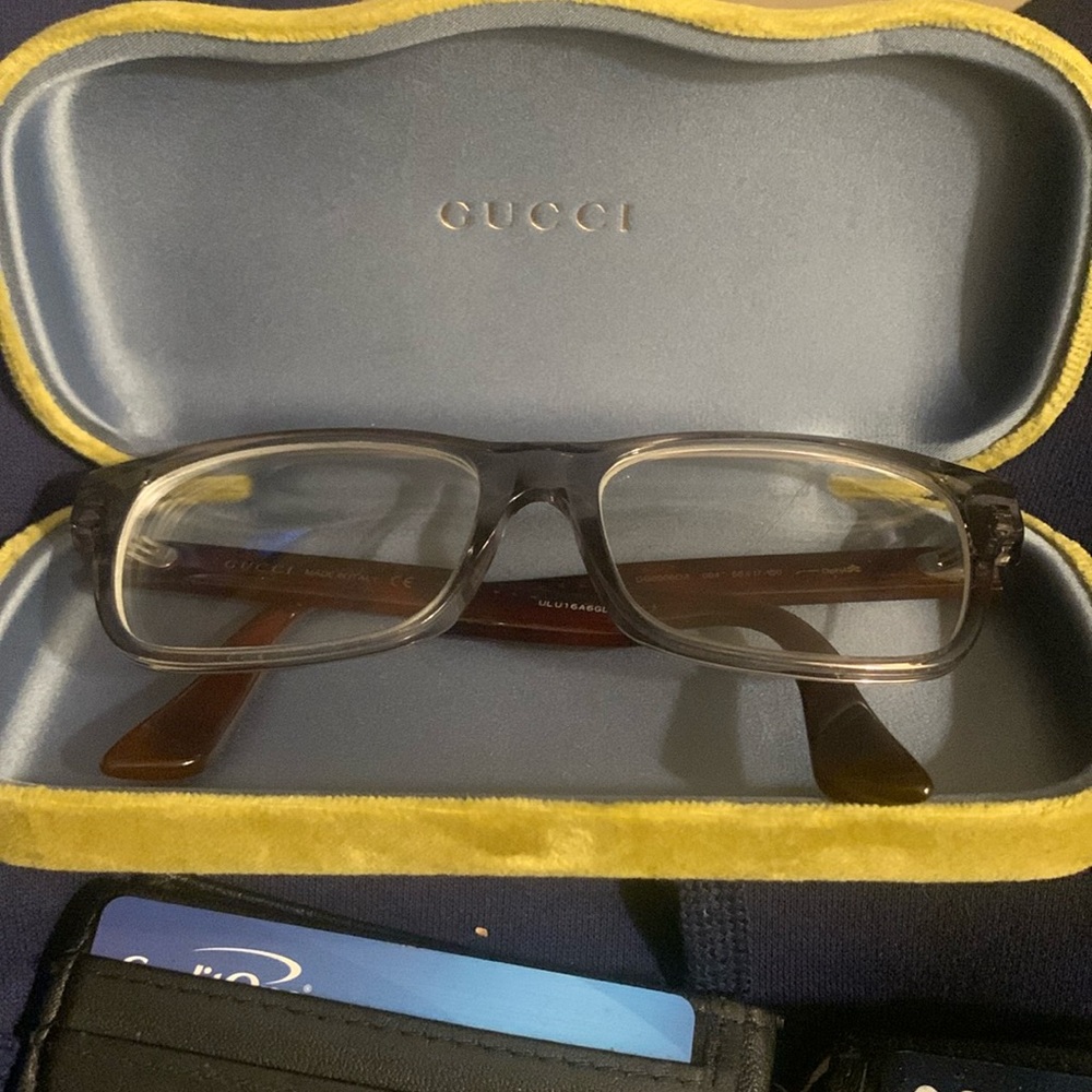 Clear Gucci glasses with res in it